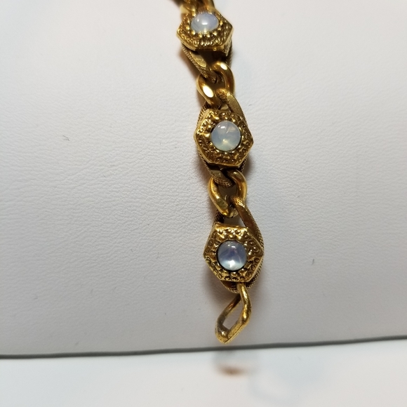 Moonstone with goldtone bracelet - Picture 2 of 4